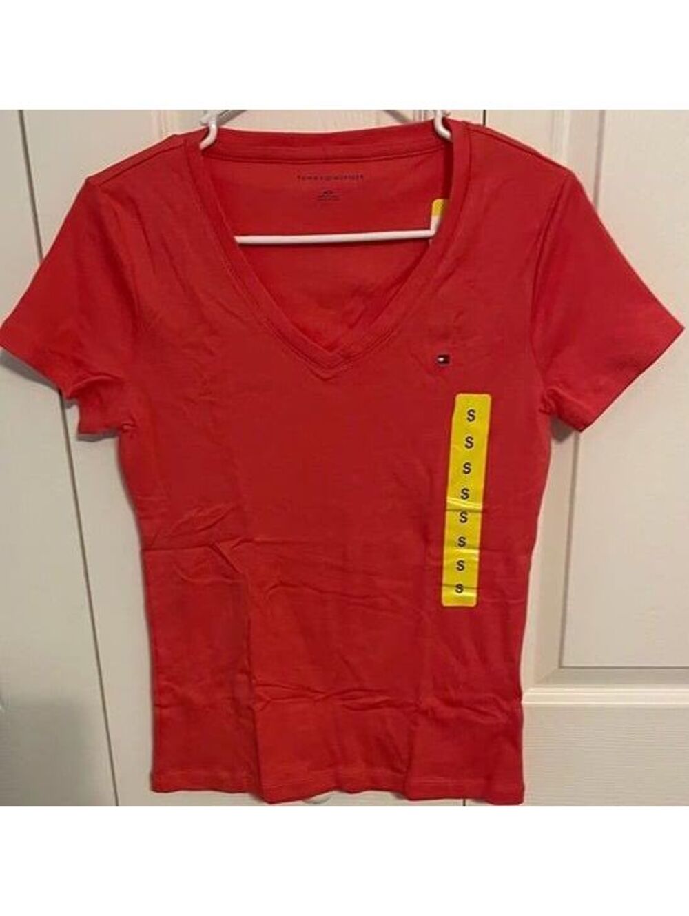 Tommy Hilfiger Women’s Pink V-Neck T-Shirt Size Small Short Sleeve Casual Tee